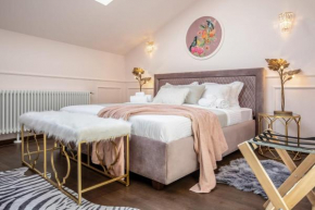 HOLT Old Town Luxury Suites